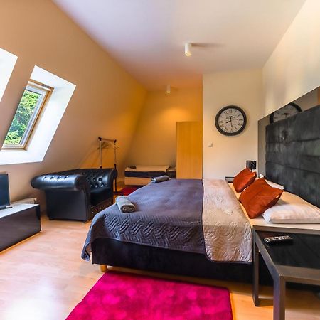 Lovely 4-Bedroom Flat In Historical Center With Stunning View Trenčín Exteriör bild