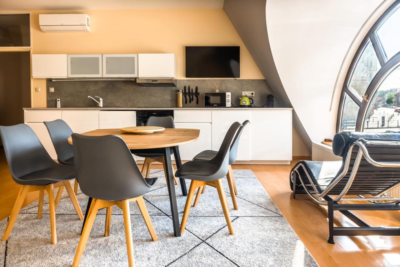 Lovely 4-Bedroom Flat In Historical Center With Stunning View Trenčín Exteriör bild