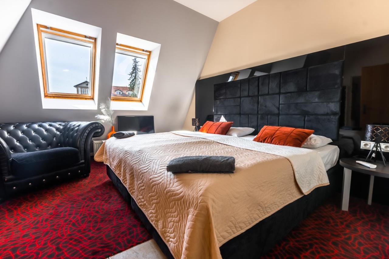 Lovely 4-Bedroom Flat In Historical Center With Stunning View Trenčín Exteriör bild